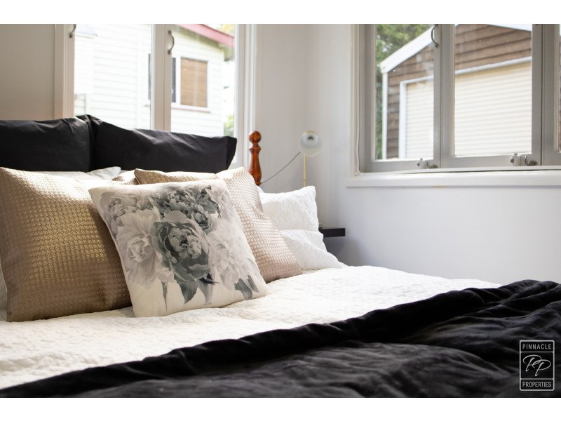 220 Cliveden Avenue, Corinda QLD 4075