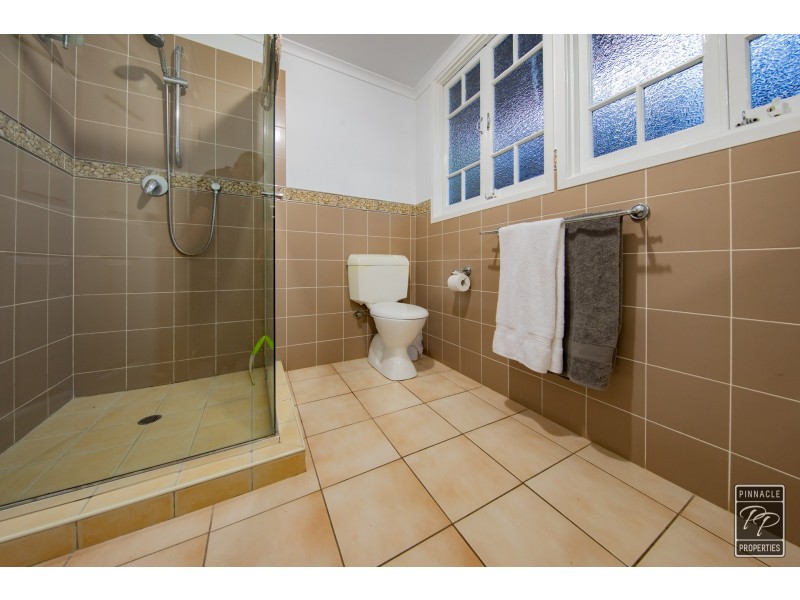 220 Cliveden Avenue, Corinda QLD 4075