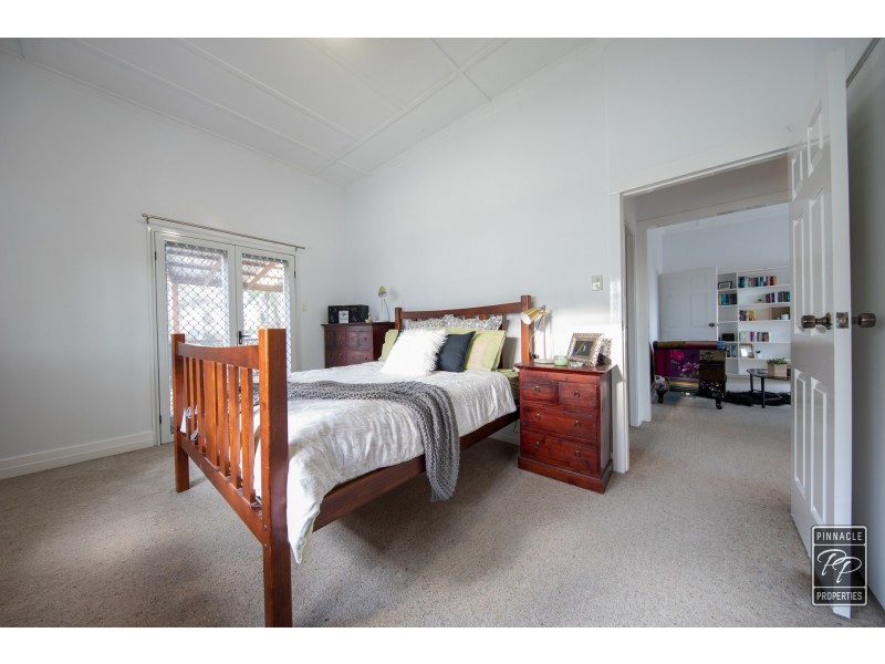 220 Cliveden Avenue, Corinda QLD 4075