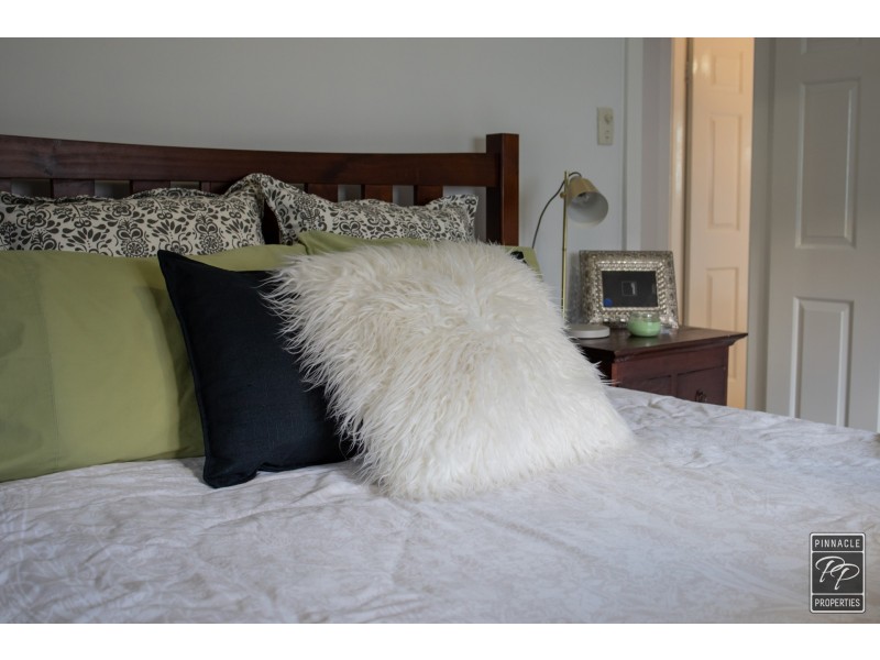 220 Cliveden Avenue, Corinda QLD 4075