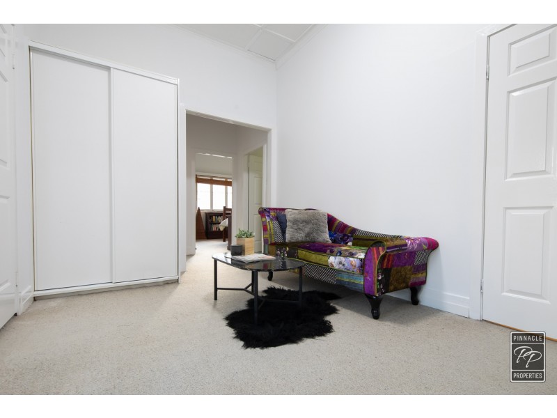 220 Cliveden Avenue, Corinda QLD 4075