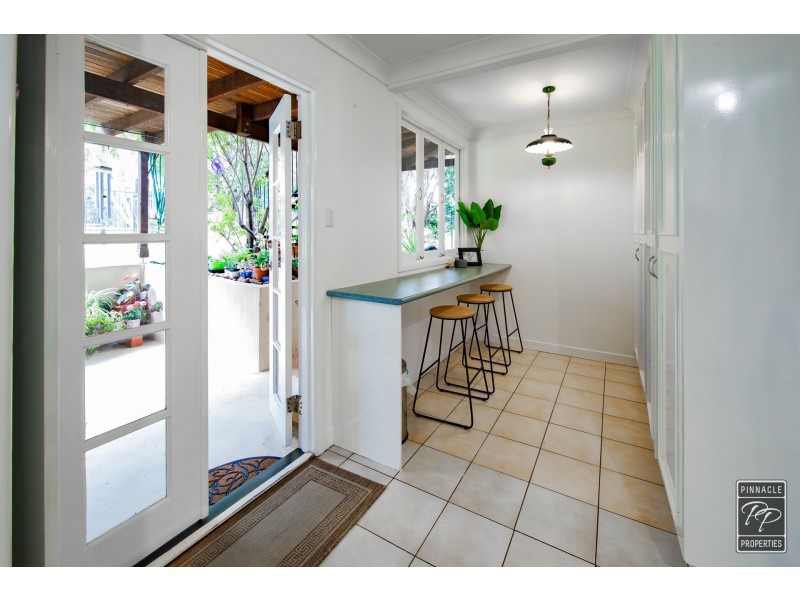 220 Cliveden Avenue, Corinda QLD 4075