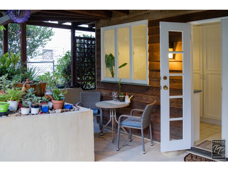 220 Cliveden Avenue, Corinda QLD 4075