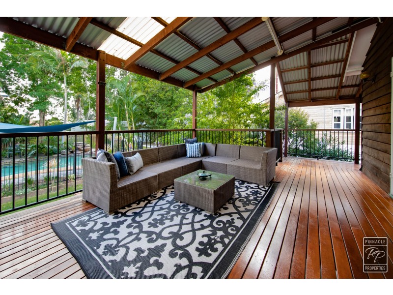 220 Cliveden Avenue, Corinda QLD 4075