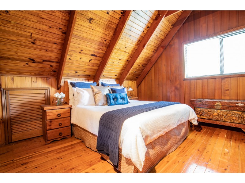 8 Minaji Court, Karana Downs QLD 4306