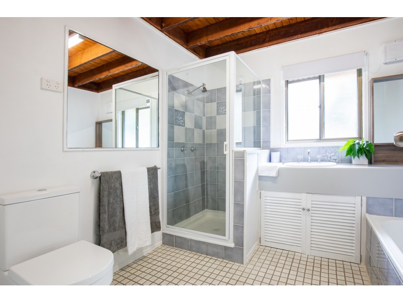 8 Minaji Court, Karana Downs QLD 4306