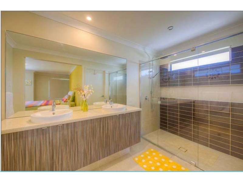 12 Booyong Place, Bridgeman Downs QLD 4035