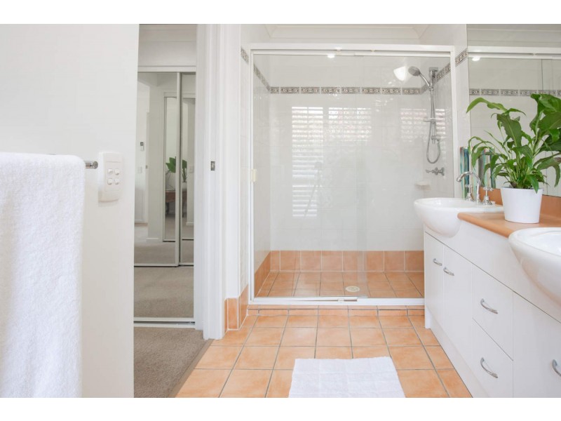 5 Mayfair Place, Moggill QLD 4070