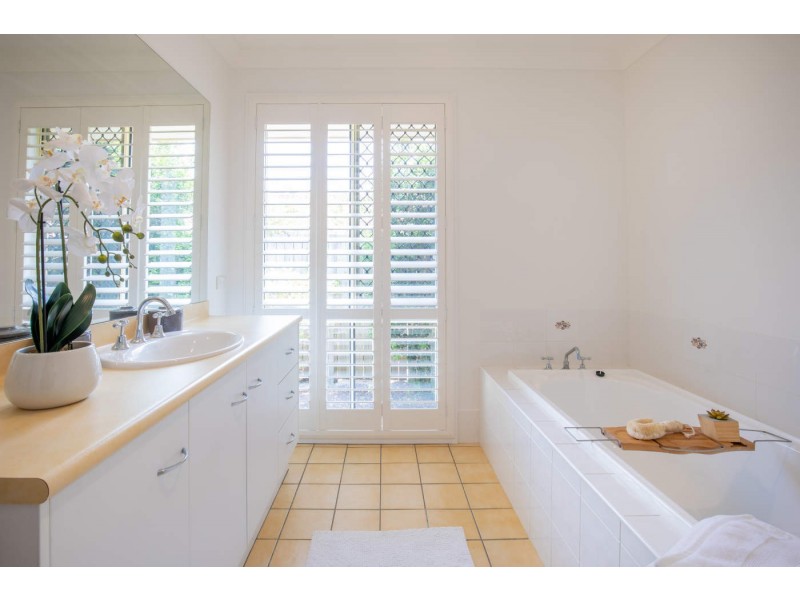 5 Mayfair Place, Moggill QLD 4070