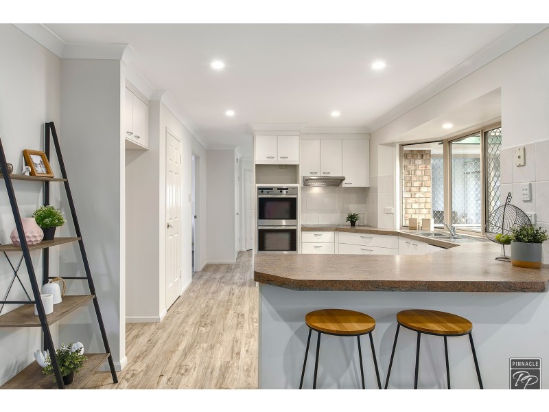 9 Villari Close, Belmont QLD 4153