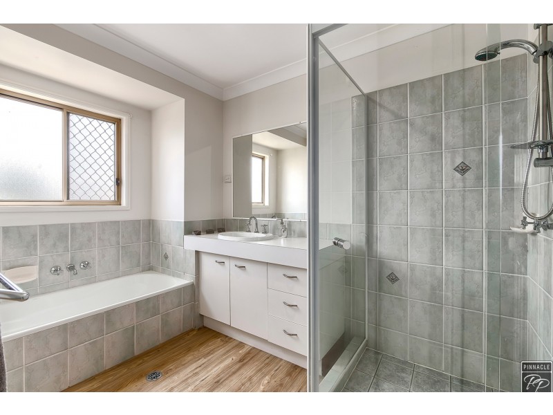 9 Villari Close, Belmont QLD 4153