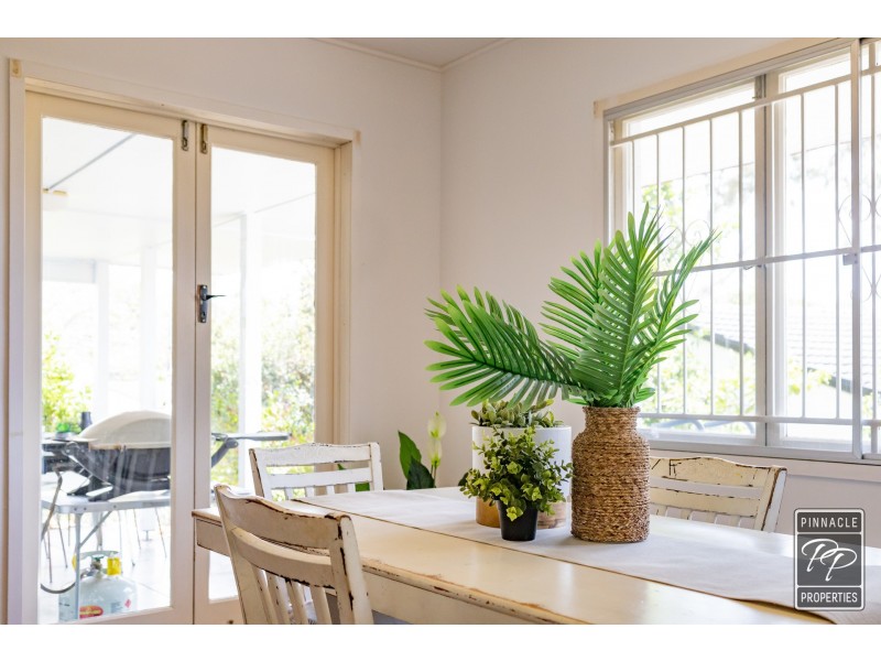 4 Jedburgh Street, Kenmore QLD 4069