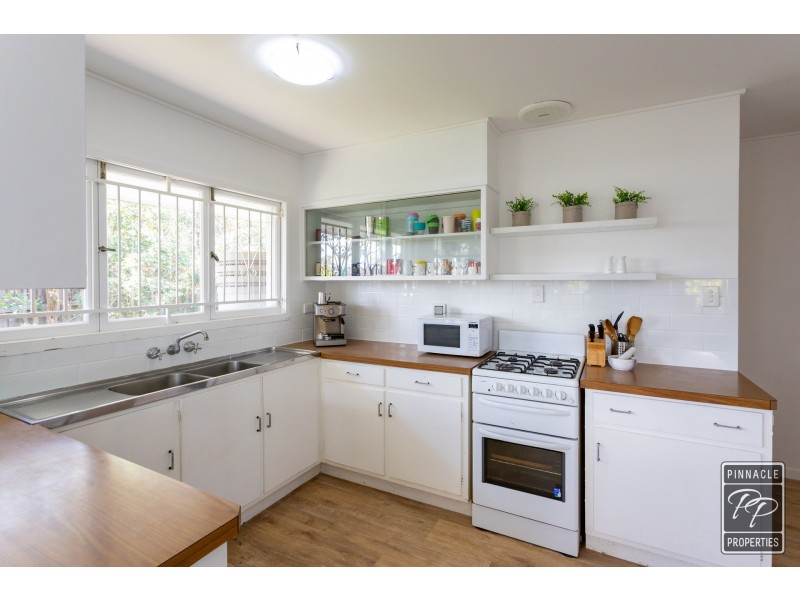 4 Jedburgh Street, Kenmore QLD 4069