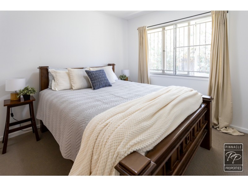 4 Jedburgh Street, Kenmore QLD 4069
