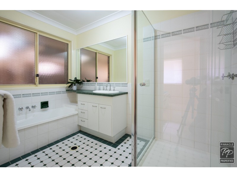 17 Gum Leaf Court, Albany Creek QLD 4035