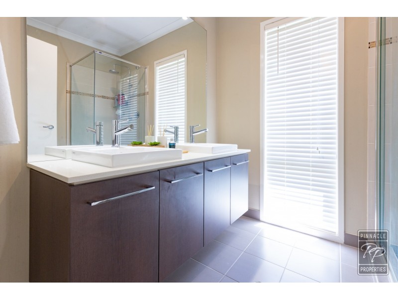 36 White Oak Place, Moggill QLD 4070