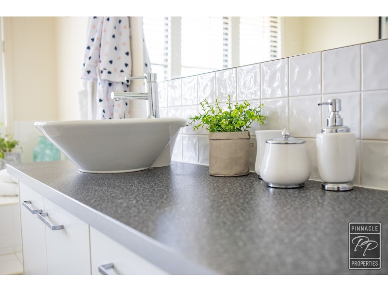 34 Rise Place, Moggill QLD 4070