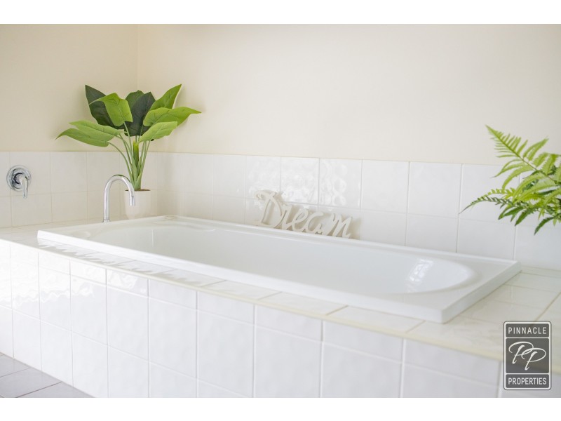 34 Rise Place, Moggill QLD 4070