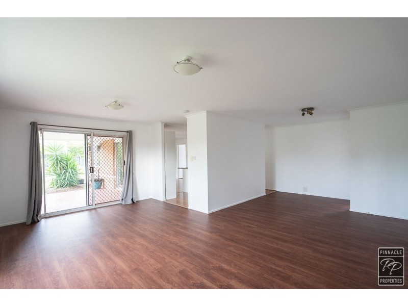 2 Lyndora Close, Riverhills QLD 4074