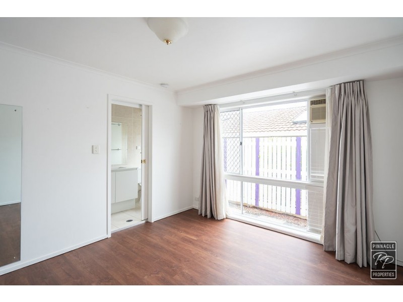 2 Lyndora Close, Riverhills QLD 4074