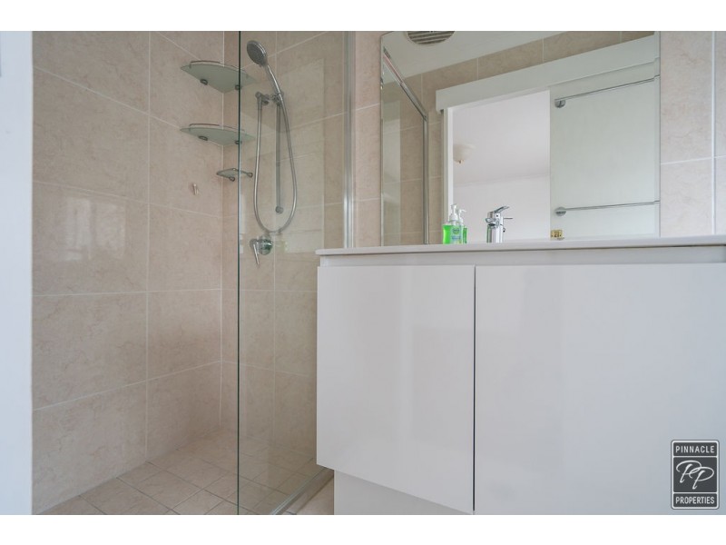 2 Lyndora Close, Riverhills QLD 4074