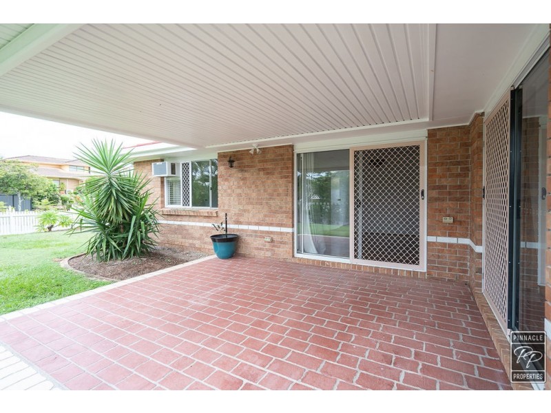 2 Lyndora Close, Riverhills QLD 4074