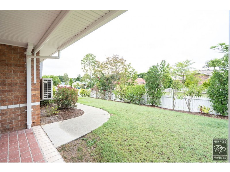 2 Lyndora Close, Riverhills QLD 4074