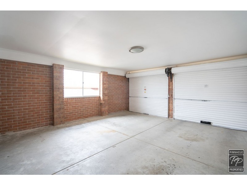 2 Lyndora Close, Riverhills QLD 4074