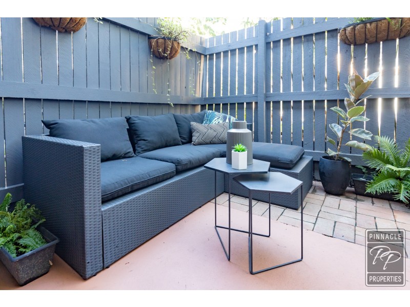 2/83 Indooroopilly Road, Taringa QLD 4068