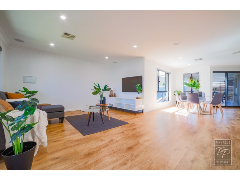 4 Zagalia Court, Kallangur QLD 4503