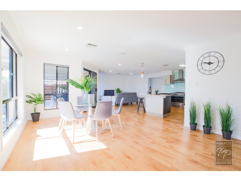 4 Zagalia Court, Kallangur QLD 4503