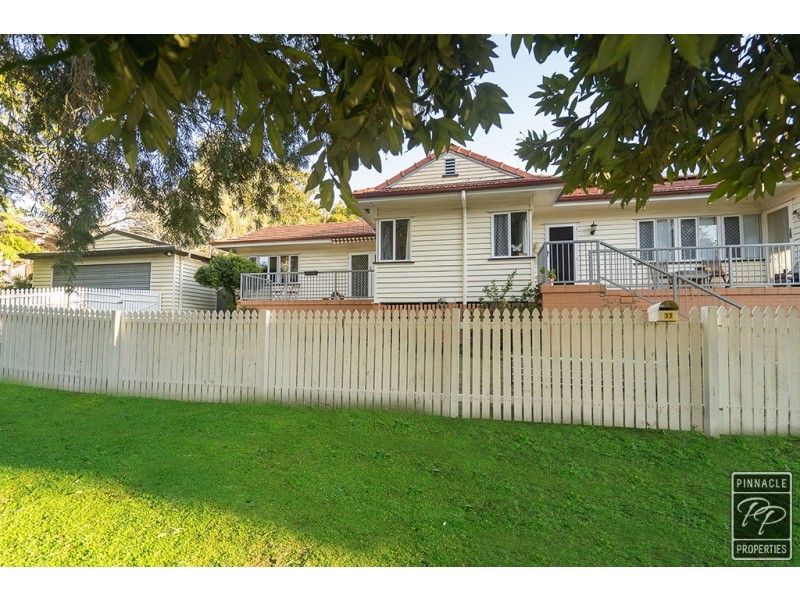 17 Boona Street, Petrie QLD 4502