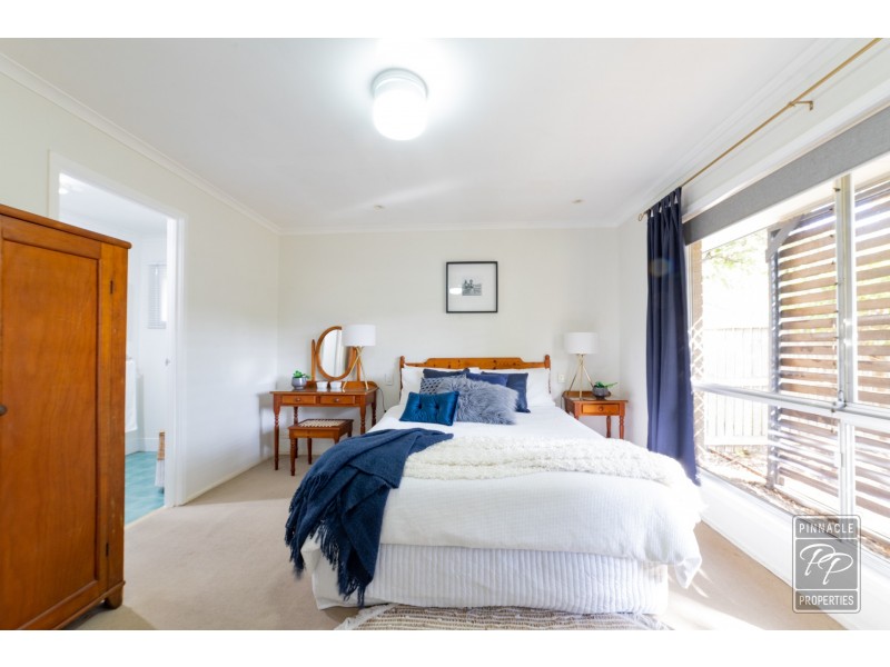 6 Pinkwood Street, Bellbowrie QLD 4070