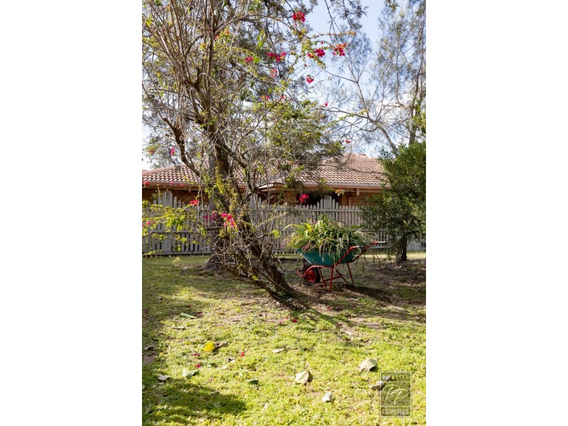 6 Pinkwood Street, Bellbowrie QLD 4070