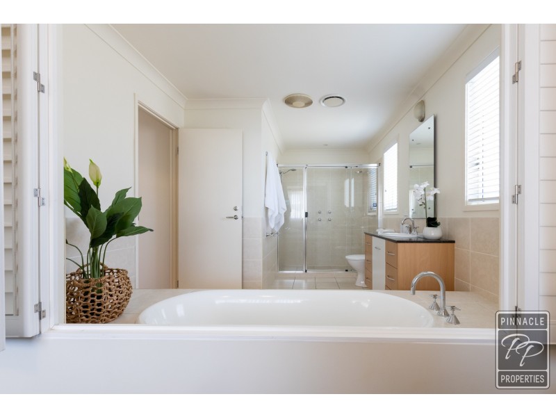 21 Central Avenue, Mount Ommaney QLD 4074