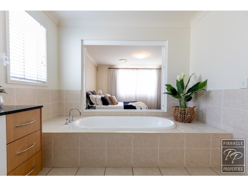 21 Central Avenue, Mount Ommaney QLD 4074