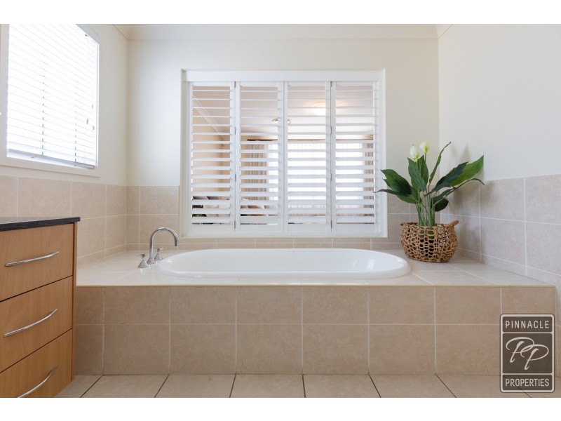 21 Central Avenue, Mount Ommaney QLD 4074