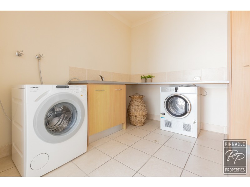 21 Central Avenue, Mount Ommaney QLD 4074