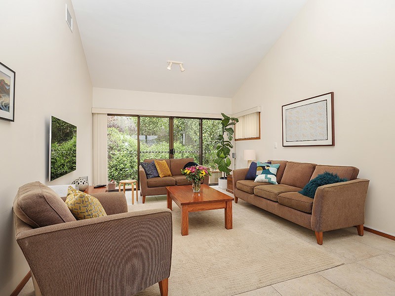 5 Emerald Court, Kenmore QLD 4069