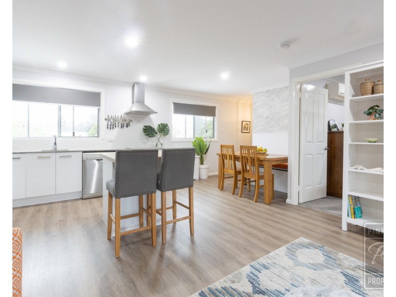 4 Compass Close, Jamboree Heights QLD 4074