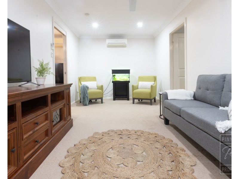4 Compass Close, Jamboree Heights QLD 4074