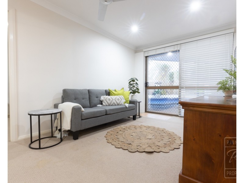 4 Compass Close, Jamboree Heights QLD 4074