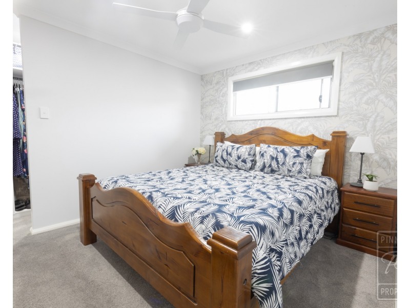 4 Compass Close, Jamboree Heights QLD 4074