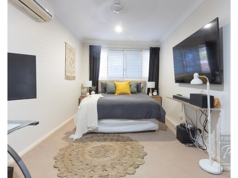 4 Compass Close, Jamboree Heights QLD 4074