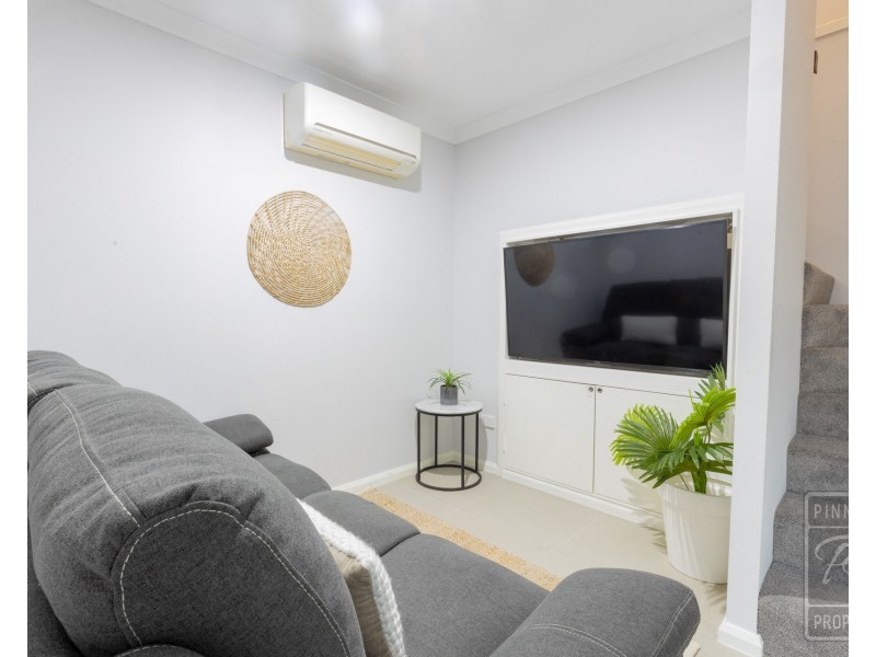 4 Compass Close, Jamboree Heights QLD 4074