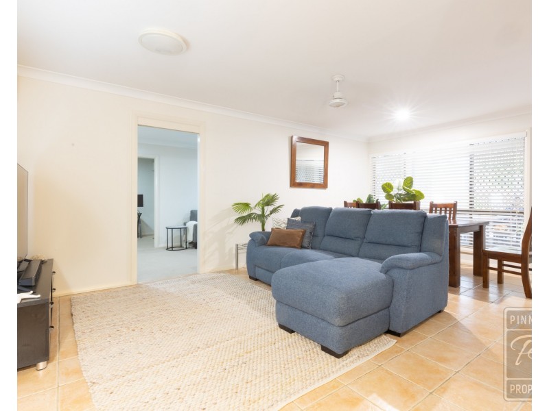 4 Compass Close, Jamboree Heights QLD 4074