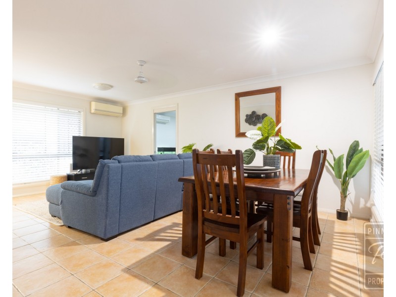 4 Compass Close, Jamboree Heights QLD 4074