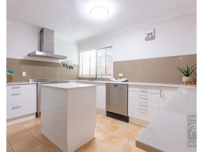 4 Compass Close, Jamboree Heights QLD 4074
