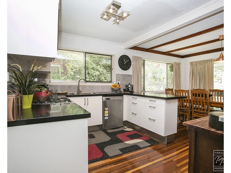 9 Apera Court, Kenmore QLD 4069