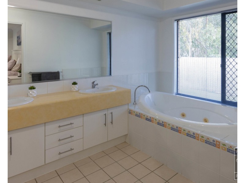 27 McKerrow Crescent, Goodna QLD 4300